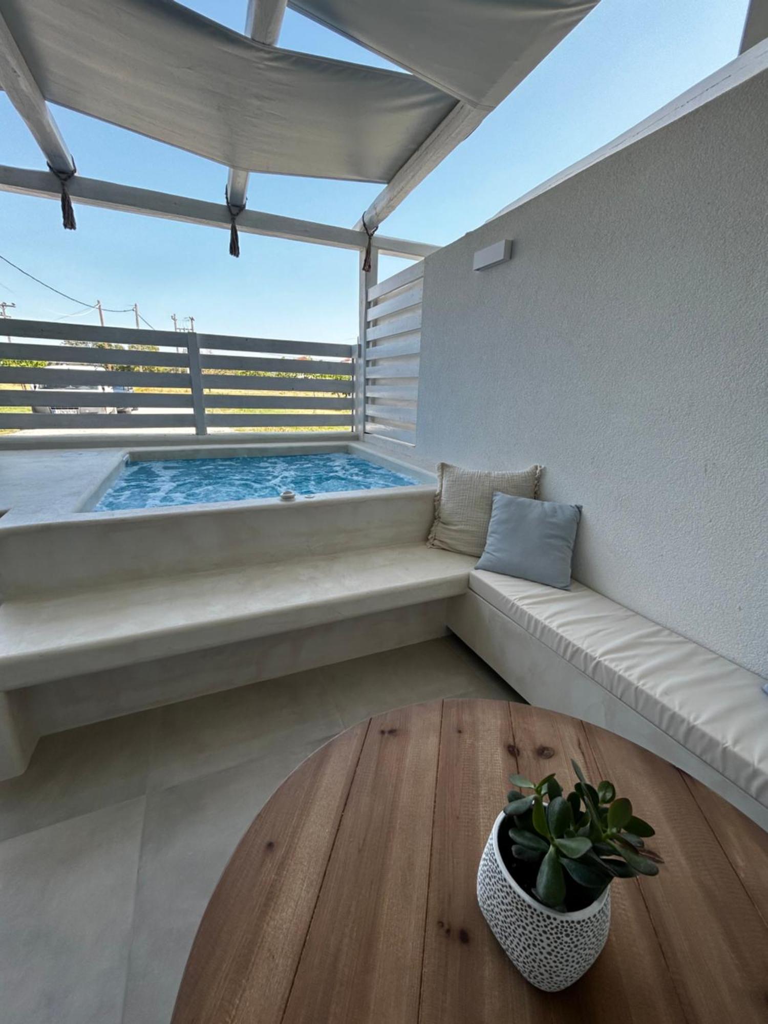 Calliopes By The Sea Boutique Suites Paralia Dionysiou Exterior foto